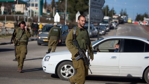 Israeli soldiers stand guard at the Gush Etzion junction in the Israeli occupied West Bank on the main road between Jerusalem and Hebron on January 5, 2016 Israeli soldiers stand guard at the Gush Etzion junction in the Israeli occupied West Bank on the main road between Jerusalem and Hebron on January 5, 2016 - Sputnik International