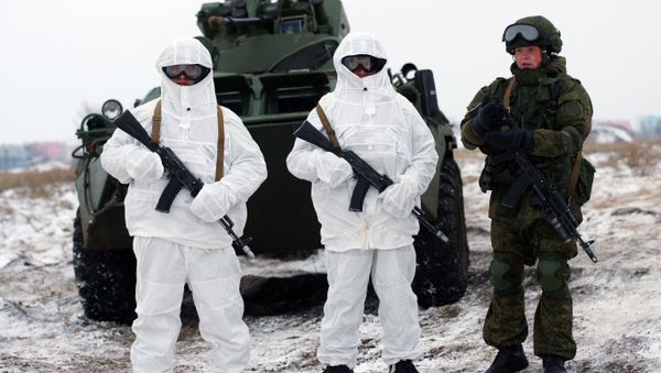 Servicemen of the Central Military District's peace-keeping unit hold a tactical exercise using the Ratnik battlesuits. File photo - Sputnik International