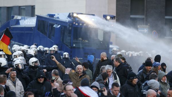 Police use a water cannon during a protest march by supporters of anti-immigration right-wing movement PEGIDA (Patriotic Europeans Against the Islamisation of the West) in Cologne, Germany, January 9, 2016 - Sputnik International