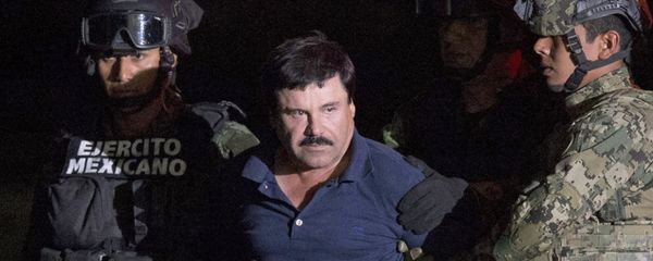 ALTERNATIVE CROP OF RLB111.- Mexican drug lord Joaquin El Chapo Guzman is escorted by army soldiers to a waiting helicopter, at a federal hangar in Mexico City, Friday, Jan. 8, 2016 - Sputnik International