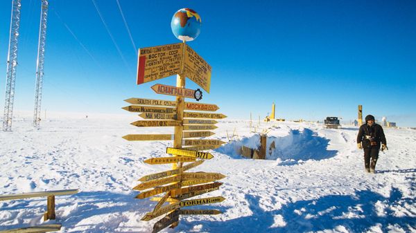 Traffic signs at the Vostok Soviet Antarctic research station in the vicinity of the South Geomagnetic Pole Traffic signs at the Vostok Soviet Antarctic research station in the vicinity of the South Geomagnetic Pole - Sputnik International