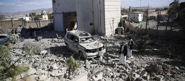 Men gather at the site of a house destroyed by Saudi-led airstrikes in Sanaa, Yemen, Friday, Jan. 8, 2016 - Sputnik International