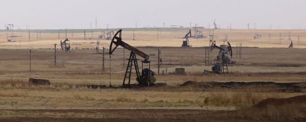 Oil well pumps are seen in the Rmeilane oil field in Syria's northerneastern Hasakeh province Oil well pumps are seen in the Rmeilane oil field in Syria's northerneastern Hasakeh province - Sputnik International