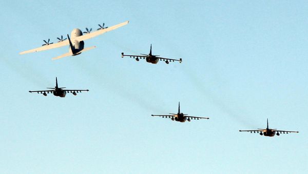 Iraqi military planes fly over the Tomb of the Unknown Soldier during the 94th Army Day parade in central Baghdad on January 6, 2015. Iraq is rebuilding its army to address weaknesses including poor leadership and training that led to Baghdad's forces being swept aside by militants, Defence Minister Khaled al-Obaidi said. - Sputnik International