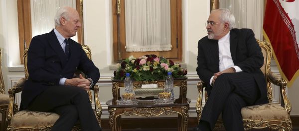U.N. Special Envoy for Syria, Staffan de Mistura, left, meets with Iranian Foreign Minister Mohammad Javad Zarif, in Tehran, Iran, Sunday, Jan. 10, 2016 - Sputnik International