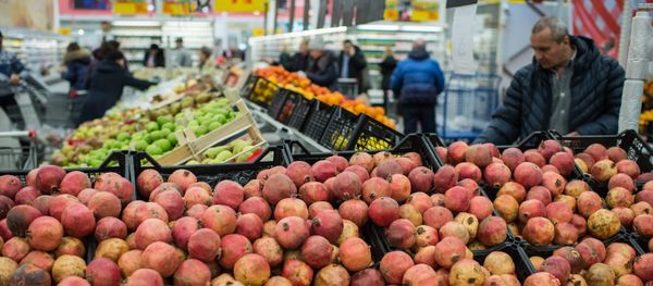 Fruit and vegetable shop in Omsk. File photo - Sputnik International