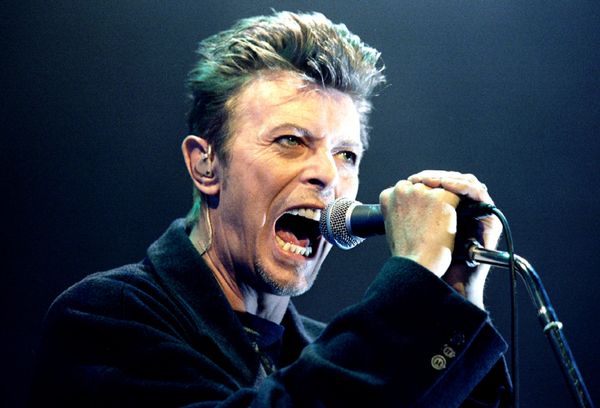 David Bowie performs during a concert in Vienna, Austria in this February 4, 1996 file photo - Sputnik International