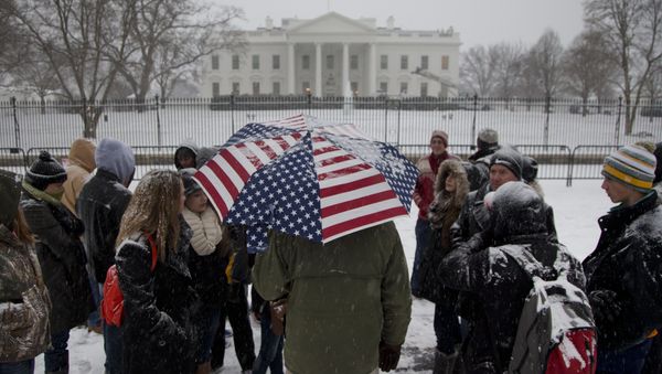 A light snow falls on a tour group outside the White House in Washington, Tuesday, Jan. 6, 2015, as temperatures hover around freezing - Sputnik International