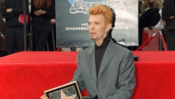 British singer David Bowie poses for photos after he received a star on the world famous Walk of Fame, 12 February 1997, in Hollywood, CA. - Sputnik International