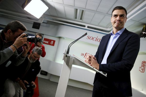 Spain's Socialist Party (PSOE) leader Pedro Sanchez gestures at the start of a news conference after his party's executive committee meeting in Madrid, Spain, January 11, 2016 - Sputnik International