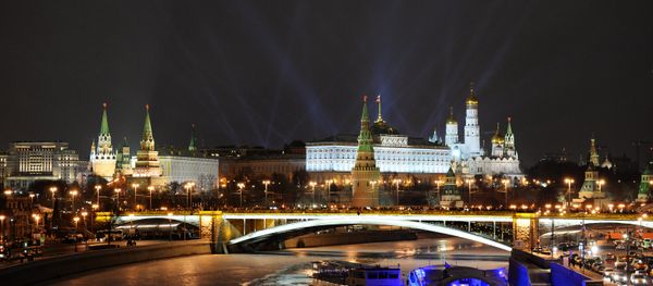 A view of the Moscow Kremlin from Patriarshiy Bridge on New Year's Eve - Sputnik International