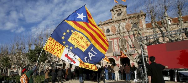 People wait for the start of the investiture session at the Catalunya Parliament in Barcelona, Spain, January 10, 2016 - Sputnik International