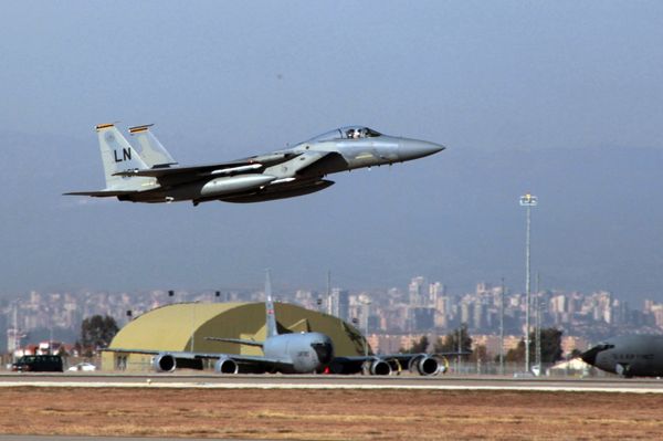 A U. S. Air Force F15 fighter jet takes off after Defense Secretary Ash Carter visited the Incirlik Air Base near Adana, Turkey, Tuesday, Dec. 15, 2015 - Sputnik International