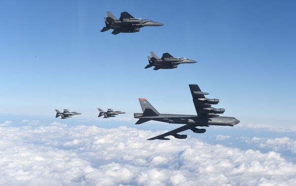 This picture taken by the Republic of Korea Air Force on January 10, 2016 and released via Yonhap news agency shows a US B-52 Stratofortress (bottom R) flying with South Korean F-15K fighter jets (top) and US F-16 fighter jets (bottom L) over South Korea This picture taken by the Republic of Korea Air Force on January 10, 2016 and released via Yonhap news agency shows a US B-52 Stratofortress (bottom R) flying with South Korean F-15K fighter jets (top) and US F-16 fighter jets (bottom L) over South Korea - Sputnik International