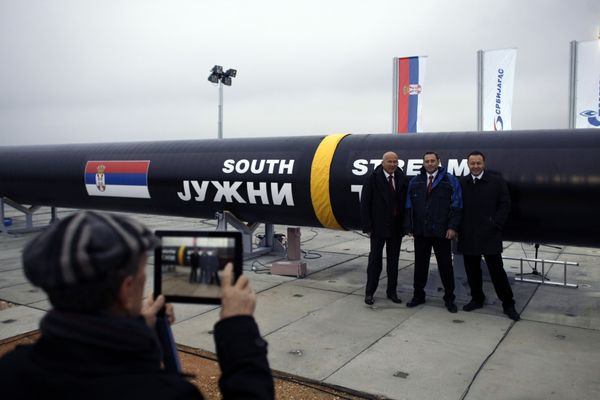 People have their photo taken next to the first section of the Gazprom South Stream natural gas pipeline in the town of Sajkas, 80 kilometers (50 miles) north of Belgrade, Serbia, Sunday, Nov. 24, 2013 People have their photo taken next to the first section of the Gazprom South Stream natural gas pipeline in the town of Sajkas, 80 kilometers (50 miles) north of Belgrade, Serbia, Sunday, Nov. 24, 2013 - Sputnik International