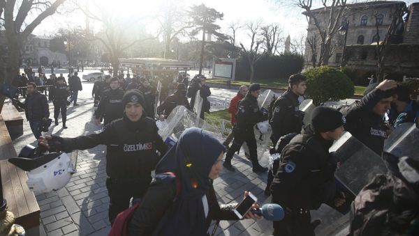 Police secure the area after an explosion in central Istanbul, Turkey January 12, 2016 Police secure the area after an explosion in central Istanbul, Turkey January 12, 2016 - Sputnik International
