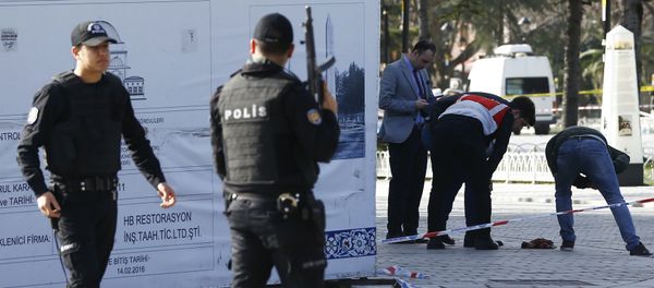 Police secure the area after an explosion in central Istanbul, Turkey January 12, 2016 - Sputnik International