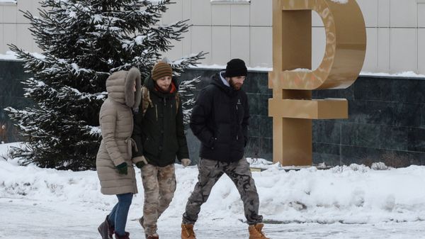 Sculpture of rouble sign in Novosibirsk - Sputnik International