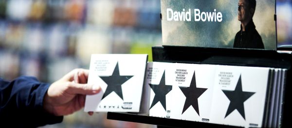 A customer picks up a copy of Blackstar the latest album by British musician David Bowie in a branch of HMV in central London on January 11, 2016. A customer picks up a copy of Blackstar the latest album by British musician David Bowie in a branch of HMV in central London on January 11, 2016. - Sputnik International