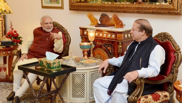 Pakistani Prime Minister Nawaz Sharif (R) talks with his Indian counterpart Narendra Modi in Lahore, Pakistan, December 25, 2015 Pakistani Prime Minister Nawaz Sharif (R) talks with his Indian counterpart Narendra Modi in Lahore, Pakistan, December 25, 2015 - Sputnik International