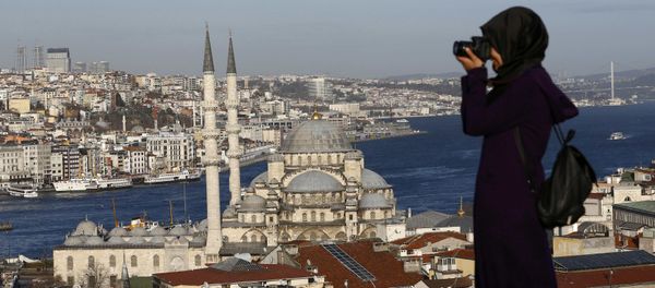 A woman takes photographs in front of the New Mosque by the Bosphorus strait in Istanbul, Turkey January 12, 2016 - Sputnik International