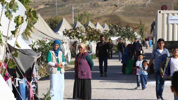 Syrian Refugees go about their daily lives at the refugee camp in Osmaniye on December 15, 2015 - Sputnik International