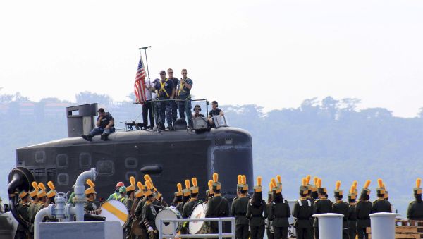 A local marching band welcomes the arrival of sailors aboard the USS Topeka (SSN-754), a Los Angeles-class submarine, as it prepares to be docked at the Alava pier off Subic port in Zambales province for a three-day port call at northwestern Philippines, Tuesday, Jan. 12, 2016 A local marching band welcomes the arrival of sailors aboard the USS Topeka (SSN-754), a Los Angeles-class submarine, as it prepares to be docked at the Alava pier off Subic port in Zambales province for a three-day port call at northwestern Philippines, Tuesday, Jan. 12, 2016 - Sputnik International