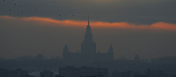 The sun sets over the Moscow State University on a frosty winter day in Moscow, Russia - Sputnik International