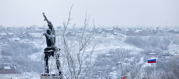 A monument to Red Army soldiers killed in action against Nazi Germany troops during World War II during the counteroffensive in 1941, at left, and Red and Russian national flags, right, are seen over houses covered with frost in the village of Peremilovo in Moscow region, Russia A monument to Red Army soldiers killed in action against Nazi Germany troops during World War II during the counteroffensive in 1941, at left, and Red and Russian national flags, right, are seen over houses covered with frost in the village of Peremilovo in Moscow region, Russia - Sputnik International