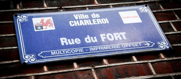 A street name sign is pictured on a wall at the Rue du Fort street in Charleroi, Belgium on January 13, 2016. - Sputnik International