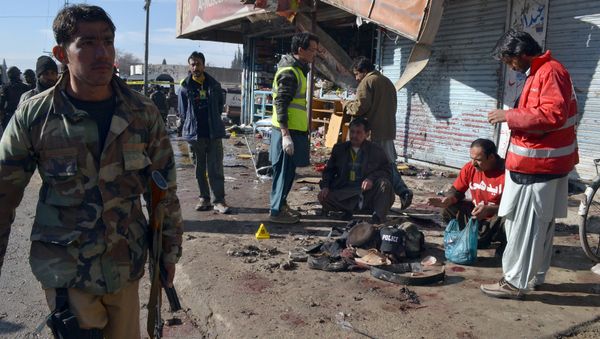 Pakistani police officers and rescue workers gather at the site of suicide bombing targeting a polio vaccination center in Quetta, Pakistan, on Wednesday, Jan. 13, 2016. - Sputnik International