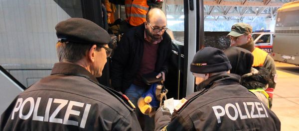 Austrian police officer check the identification documents of migrants before allowing them to get out a bus from Slovenia to cross the border from Slovenia into Austria, at a checkpoint at the Karawanks tunnel near Villach, Austria, Wednesday, Jan. 13, 2016. Austrian police officer check the identification documents of migrants before allowing them to get out a bus from Slovenia to cross the border from Slovenia into Austria, at a checkpoint at the Karawanks tunnel near Villach, Austria, Wednesday, Jan. 13, 2016. - Sputnik International