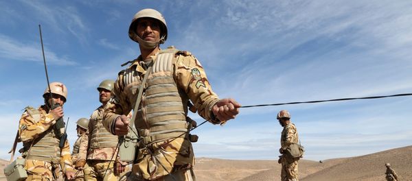 Iranian soldiers participate in military manoeuvres - Sputnik International