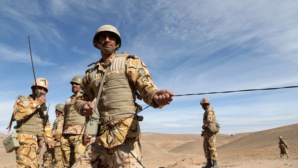 Iranian soldiers participate in military manoeuvres Iranian soldiers participate in military manoeuvres - Sputnik International