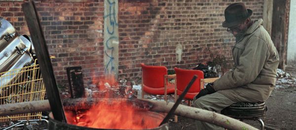 A homeless man sits by a barrel fire to keep warm near downtown Detroit. (File) - Sputnik International