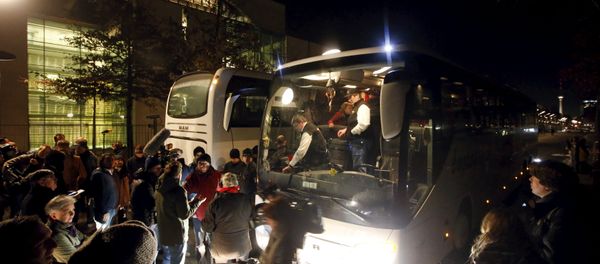 A bus (R) with refugees from the Bavarian town of Landshut is pictured after its arrival to the Chancellery building in Berlin, Germany, January 14, 2016 A bus (R) with refugees from the Bavarian town of Landshut is pictured after its arrival to the Chancellery building in Berlin, Germany, January 14, 2016 - Sputnik International