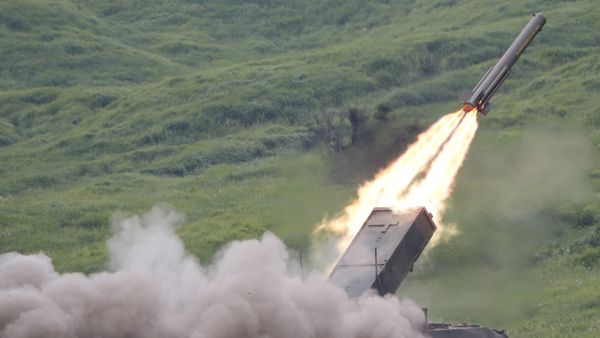 Ground Self-Defense Force anti-land mine missile is launched during an annual live firing exercise Ground Self-Defense Force anti-land mine missile is launched during an annual live firing exercise - Sputnik International