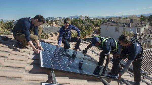In this handout photograph provided by Sunrun, real estate experts install solar panels on a home in Las Vegas. In this handout photograph provided by Sunrun, real estate experts install solar panels on a home in Las Vegas. - Sputnik International