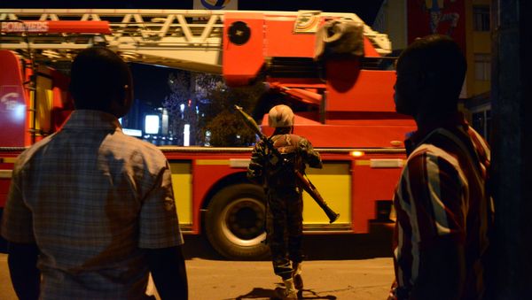 Burkina Faso's soldier stands near Hotel Splendid where the attackers remain with sporadic gunfire continuing in Burkina Faso's capital Ouagadougou on January 15, 2016. - Sputnik International