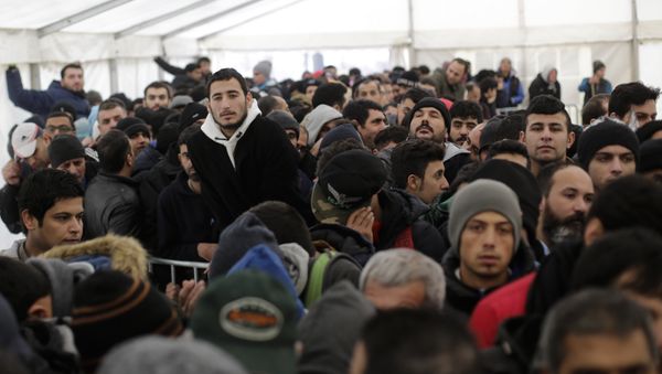 Hundreds of migrants waits in a tent to continue their registration process at the central registration center for refugees and asylum seekers LaGeSo (Landesamt fuer Gesundheit und Soziales - State Office for Health and Social Affairs) in Berlin - Sputnik International