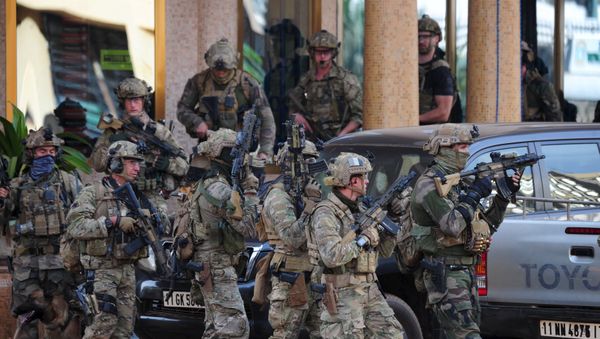 French soldiers arrive at the site of the attack in Ouagadougou, Burkina Faso, January 16, 2016. French soldiers arrive at the site of the attack in Ouagadougou, Burkina Faso, January 16, 2016. - Sputnik International