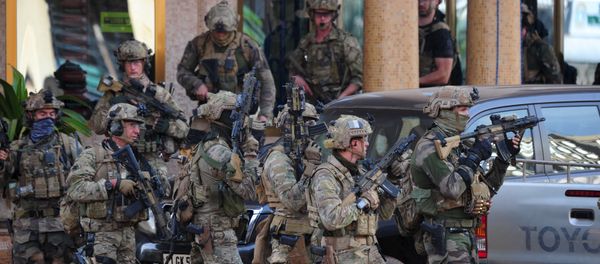 French soldiers arrive at the site of the attack in Ouagadougou, Burkina Faso, January 16, 2016. French soldiers arrive at the site of the attack in Ouagadougou, Burkina Faso, January 16, 2016. - Sputnik International