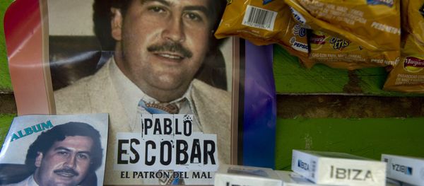 A poster at a stall in the Santo Domingo Savio shantytown in Medellin, Antioquia department, Colombia advertises a theme album about the life of late drug lord Pablo Escobar. (File) - Sputnik International