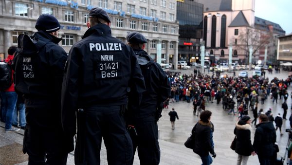 Policemen look on as refugees from Syria demonstrate against violence near the Cologne main train station in Cologne, western Germany on January 16, 2016 Policemen look on as refugees from Syria demonstrate against violence near the Cologne main train station in Cologne, western Germany on January 16, 2016 - Sputnik International