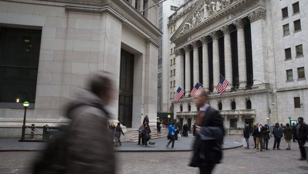 Pedestrians walk past the New York Stock Exchange, Friday, Jan. 15, 2016 Pedestrians walk past the New York Stock Exchange, Friday, Jan. 15, 2016 - Sputnik International
