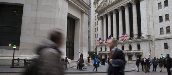 Pedestrians walk past the New York Stock Exchange, Friday, Jan. 15, 2016 Pedestrians walk past the New York Stock Exchange, Friday, Jan. 15, 2016 - Sputnik International