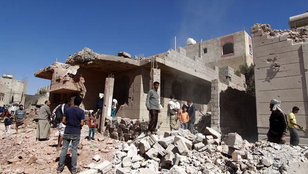 Yemeni men walk past a building, damaged during an air-strike by the Saudi-led coalition, in the capital Sanaa on November 29, 2015 Yemeni men walk past a building, damaged during an air-strike by the Saudi-led coalition, in the capital Sanaa on November 29, 2015 - Sputnik International