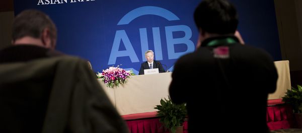 Jin Liqun (C), the first president of the Asian Infrastructure Investment Bank (AIIB), speaks to journalists during a press conference in Beijing on January 17, 2016 Jin Liqun (C), the first president of the Asian Infrastructure Investment Bank (AIIB), speaks to journalists during a press conference in Beijing on January 17, 2016 - Sputnik International