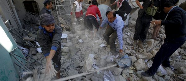 Policemen and medics remove debris as they search for victims at the site of a Saudi-led air strike on the police headquarters in Yemen's capital Sanaa, January 18, 2016 - Sputnik International
