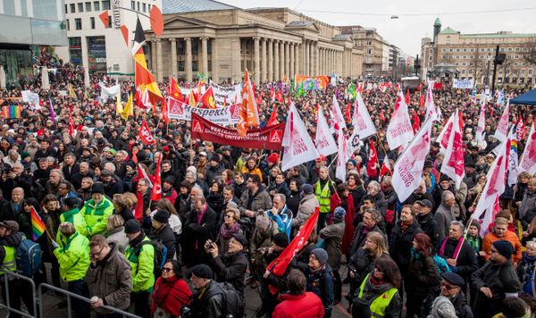 Peple gather in the center of Stuttgart, Germany during a rally to support refugees Saturday Jan. 16, 2016 - Sputnik International